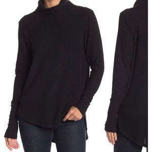 High/Low Hem Turtleneck Sweater
SWEET ROMEO